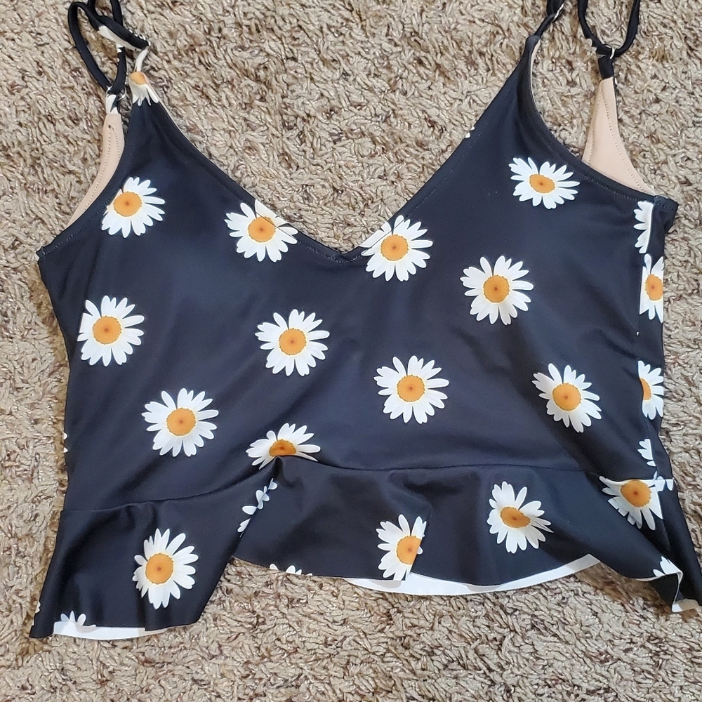 Kortni Jeane Daisy Top